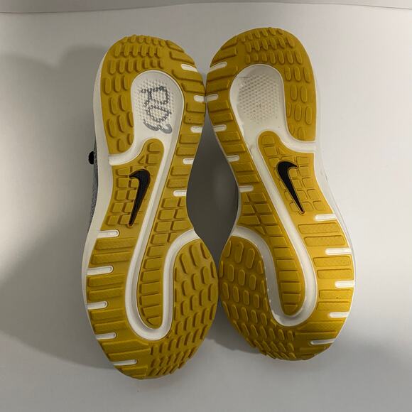 Nike Women's React Escape Run Flyknit Shoes Sneakers Grey Size 7 Active Like New - Picture 3 of 9